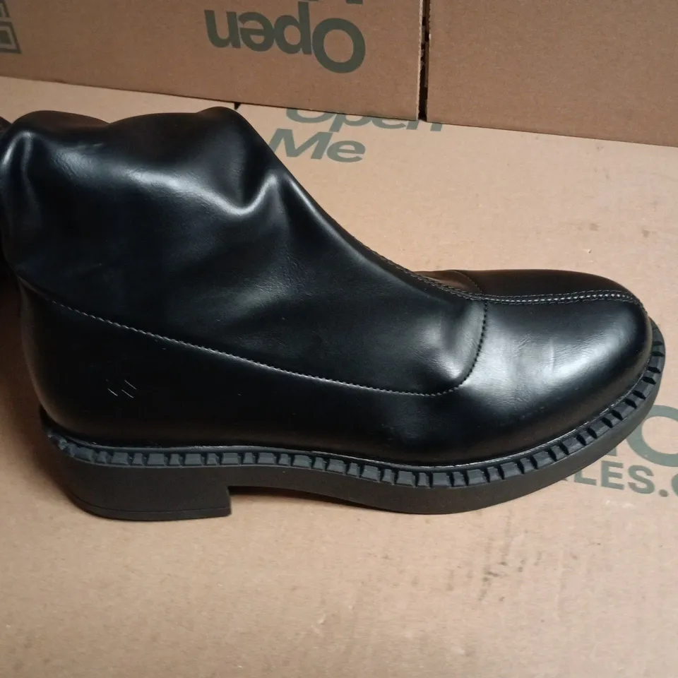 BOXED KOI THE GUARDIAN BLACK THIGH HIGH BOOTS SWA-25 – UK5 (REGULAR)