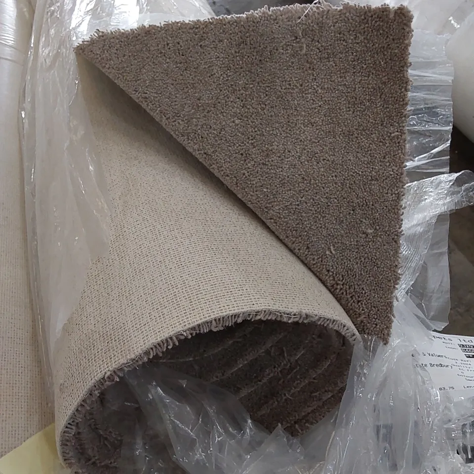 ROLL OF QUALITY EC FREEDOM XTRA SMOKE CARPET  // SIZE: APPROX 2.8 X 4m