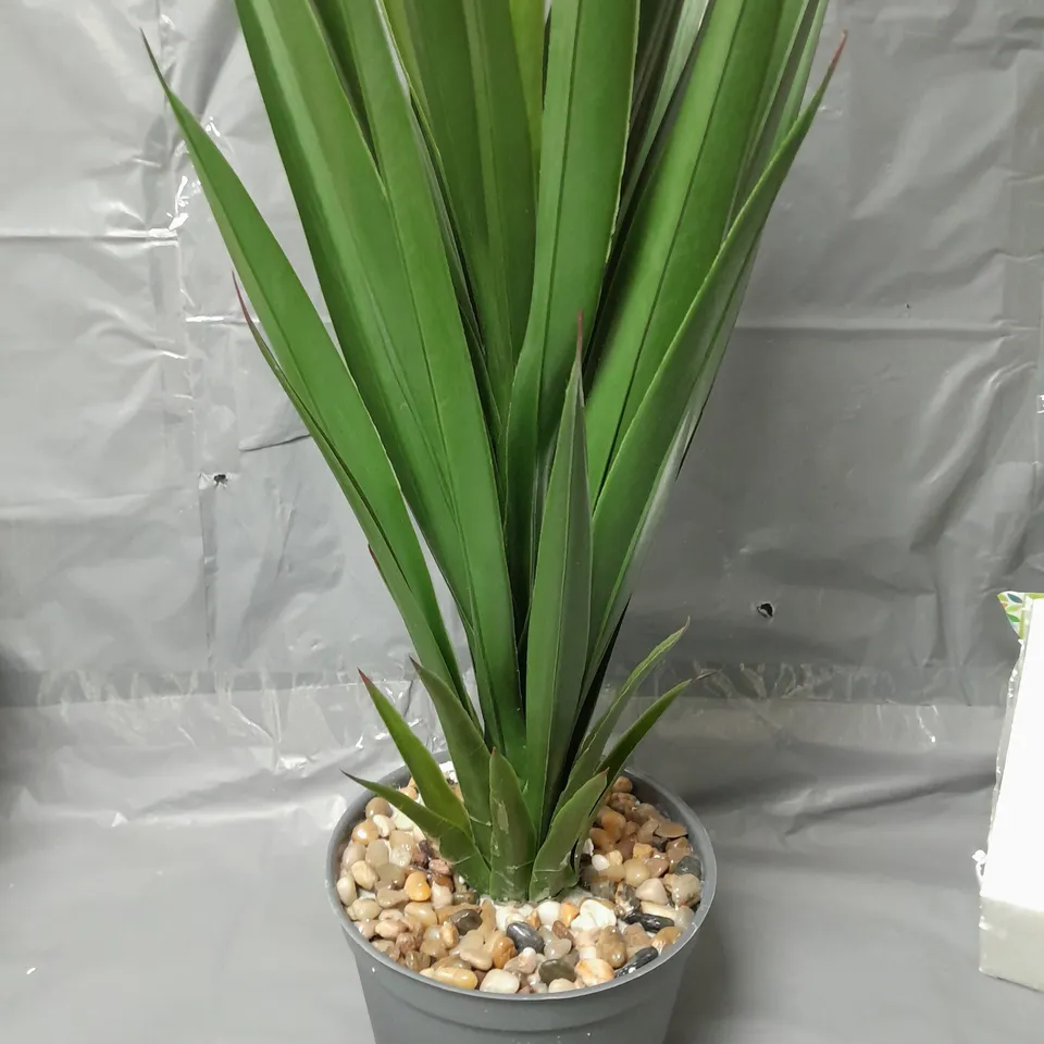 ARTIFICIAL SPIKY SISAL PLANT IN POT