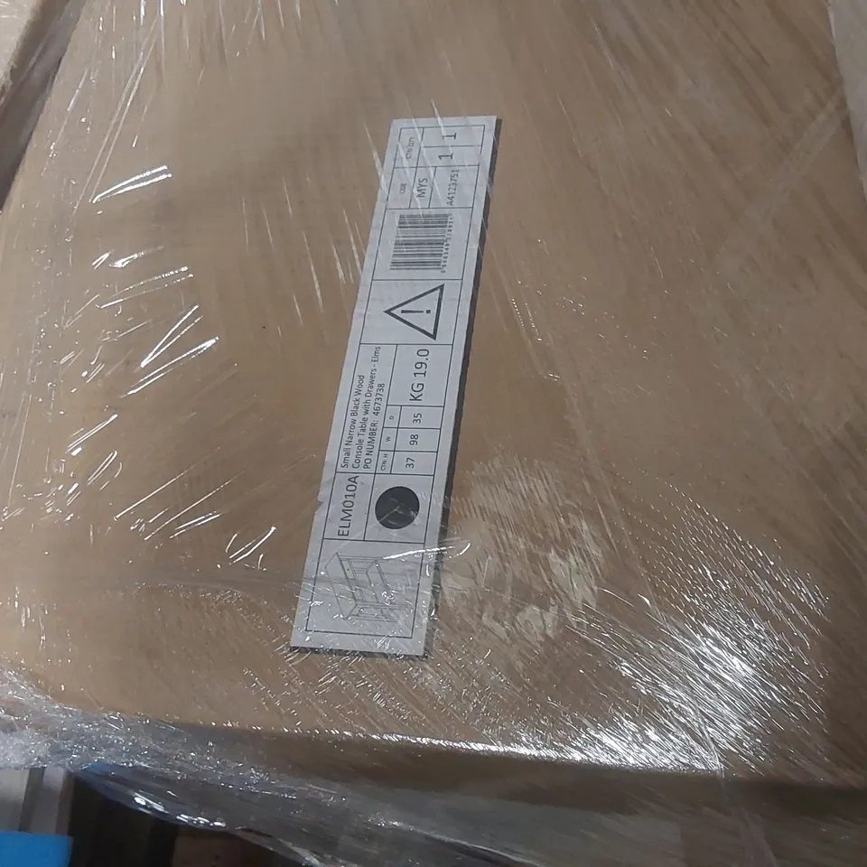PALLET CONTAINING A VERY LARGE QUANTITY OF ASSORTED FURNITURE ITEMS INCLUDING: STOOL, SINK, CONSOLE TABLE, CHAIRS ECT