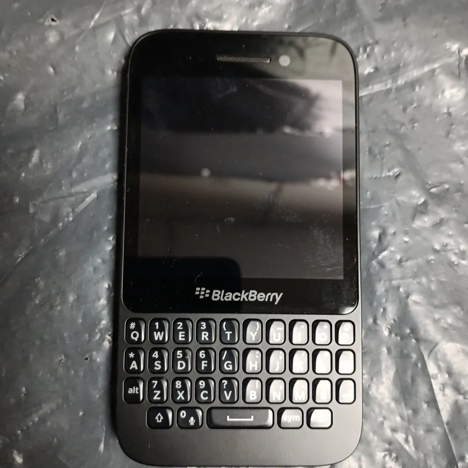 BLACKBERRY Q5 SMARTPHONE