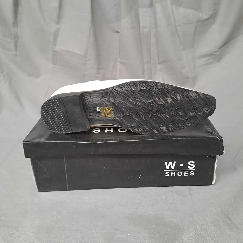 BOX OF APPROXIMATELY 10 PAIRS OF MENS SHOES IN WHITE - VARIOUS SIZES