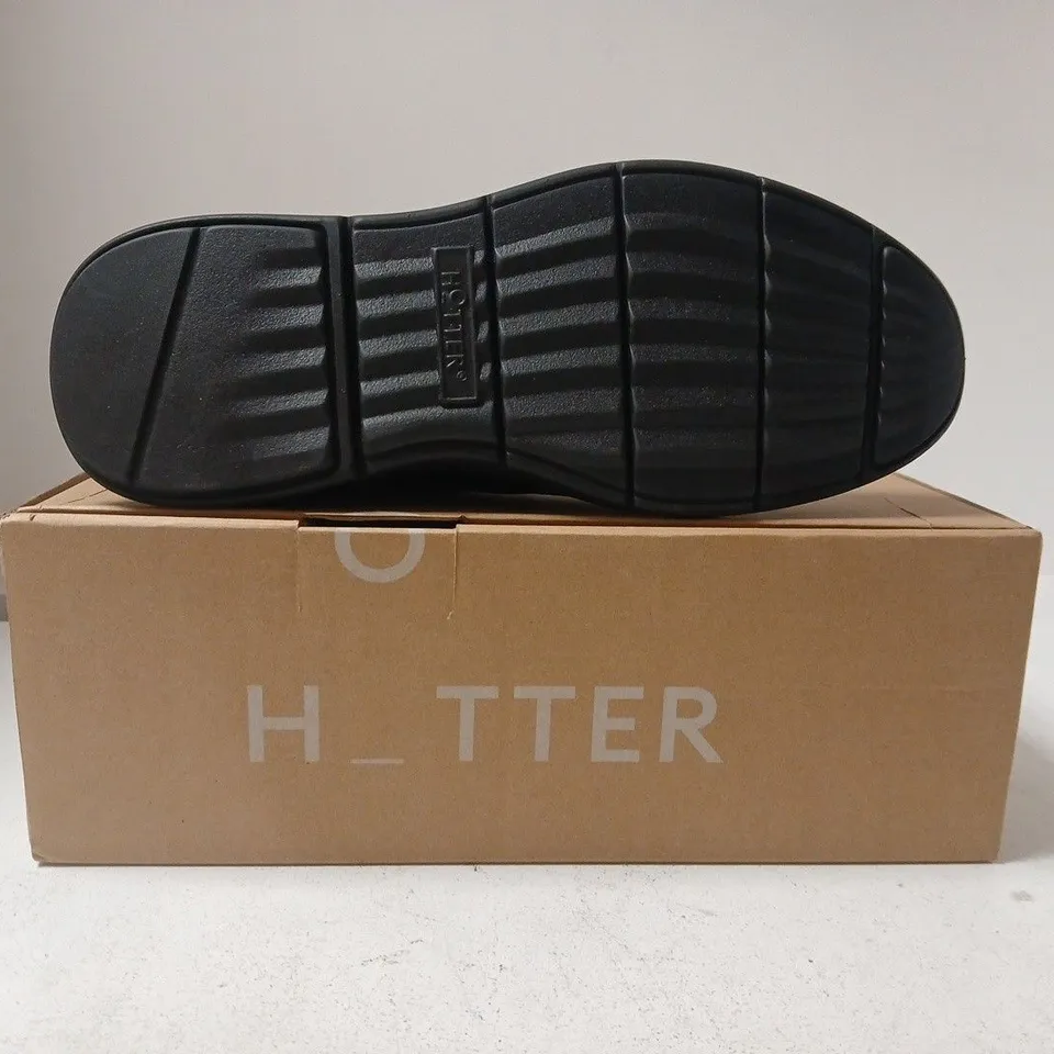 BOXED PAIR OF HOTTER HUGO LACE UP SHOES IN BLACK SIZE UK 9