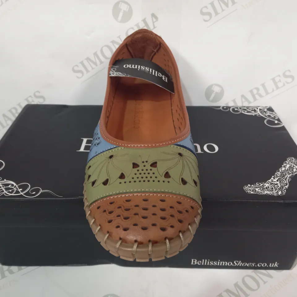 BOXED PAIR OF BELLISSIMO SLIP-ON SHOES IN MULTICOLOUR SIZE 7