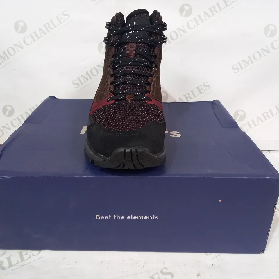 BOXED PAIR OF HAGLOFS SKUTA MID PROOF ECO SHOES IN MAROON/BARQUE UK SIZE 5.5