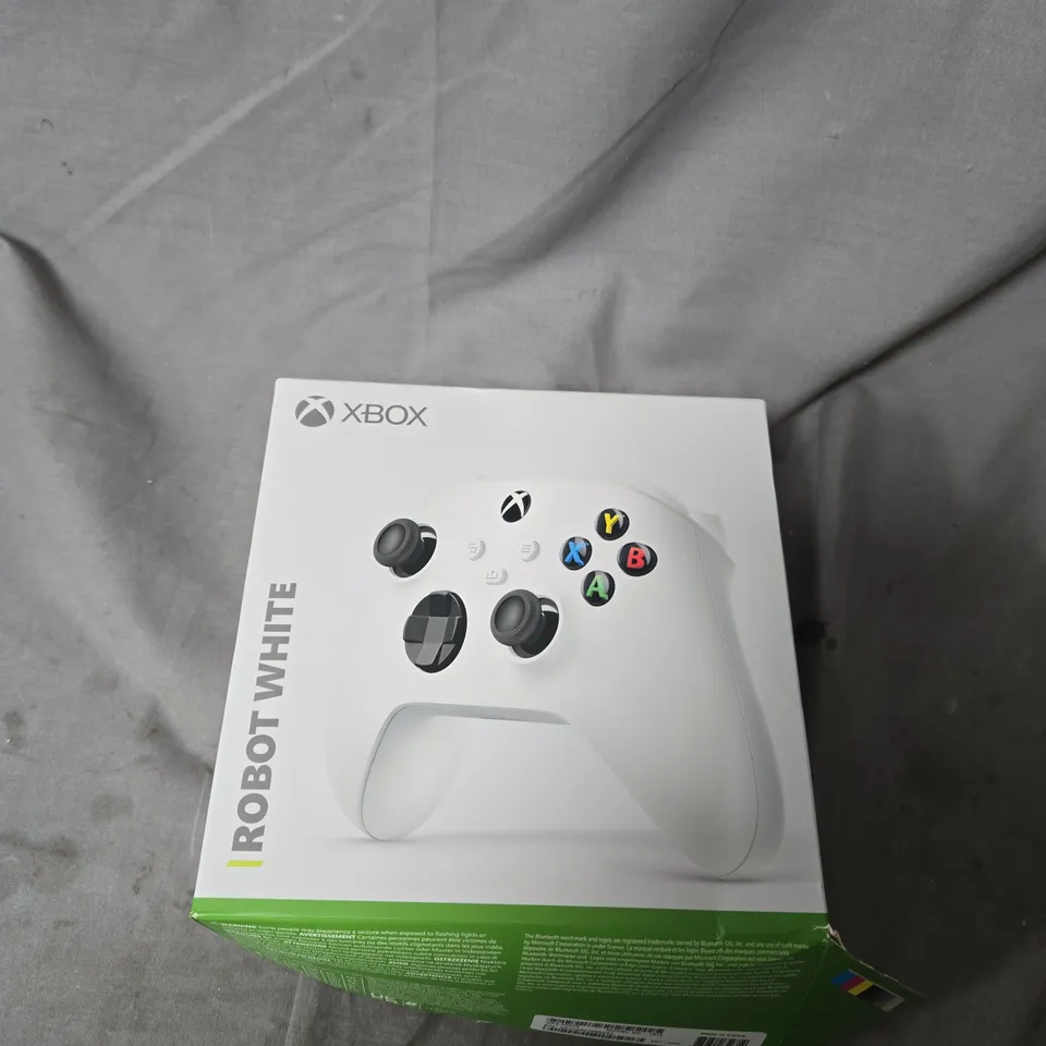 XBOX WIRELESS CONTROLLER – ROBOT WHITE (BOXED)