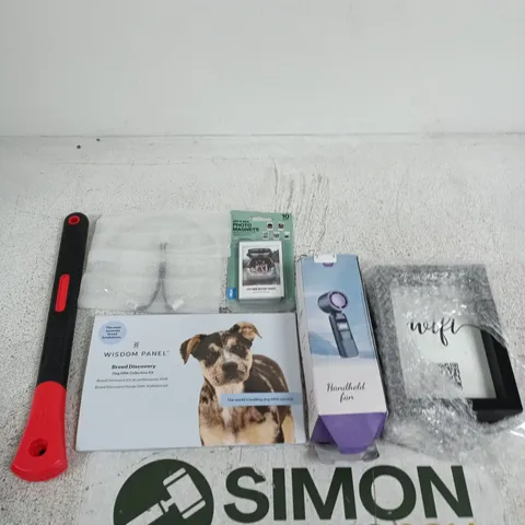 APPROXIMATELY 30 ASSORTED ITEMS INCLUDING PHOTO FRAMES, A HANDHELD FAN AND WISDOM PANEL BREED DISCOVERY KIT