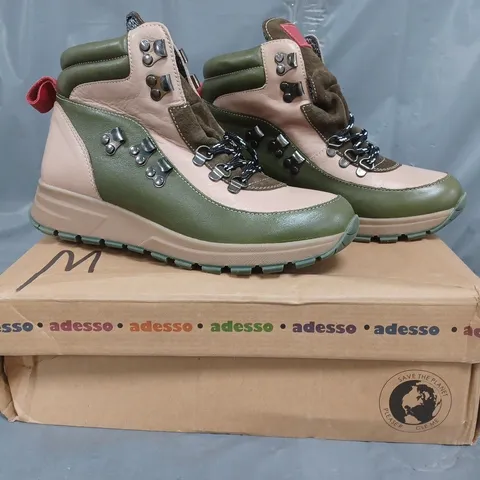 BOXED PAIR OF ADESSO RAINE WATERPROOF BOOTS IN FOREST SIZE 6
