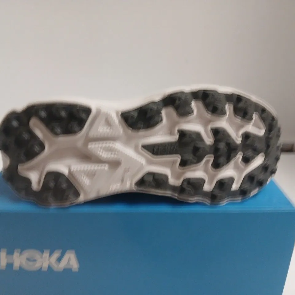BOXED PAIR OF HOKA CHALLENGER 8 WOMEN’S RUNNING SHOES – UK 5