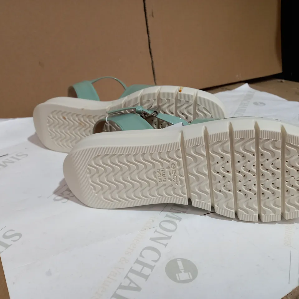 GEOX RESPIRA LIGHT GREEN  SANDALS SIZE 6  RRP £199.02