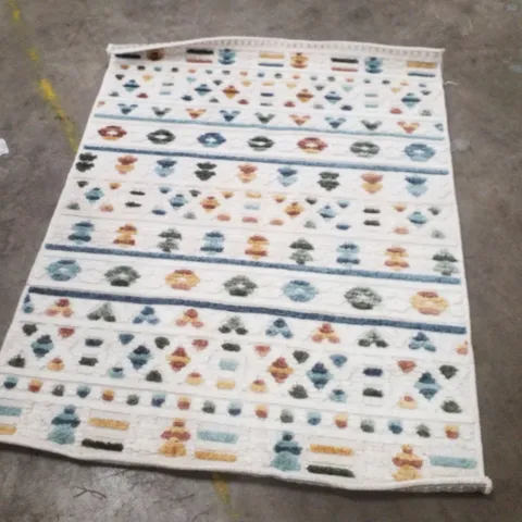 QUALITY DESIGNER AREA RUG    - APPROXIMATELY 155X118CM