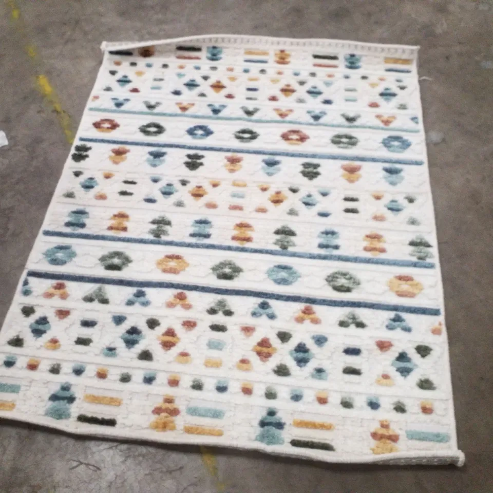 QUALITY DESIGNER AREA RUG    - APPROXIMATELY 155X118CM