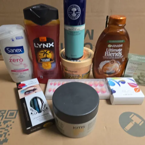 APPROXIMATELY 15 ASSORTED HEALTH & BEAUTY PRODUCTS TO INCLUDE SENEX, LYNX AND FALSE NAILS