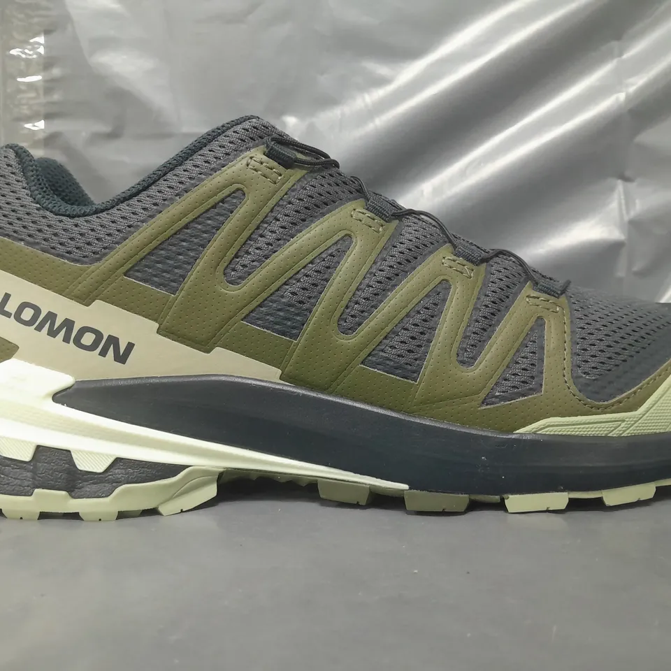 BOXED PAIR OF SALOMON XA PRO 3D V9 SHOES IN NAVY/SAGE/SEAFOAM UK SIZE 10