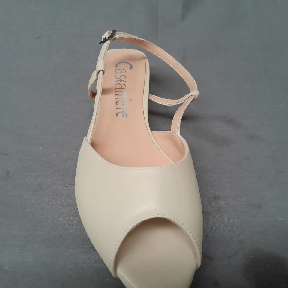 BOXED PAIR OF CASTAMERE PEEP TOE LOW HEEL SHOES IN NATURAL EU SIZE 40.5