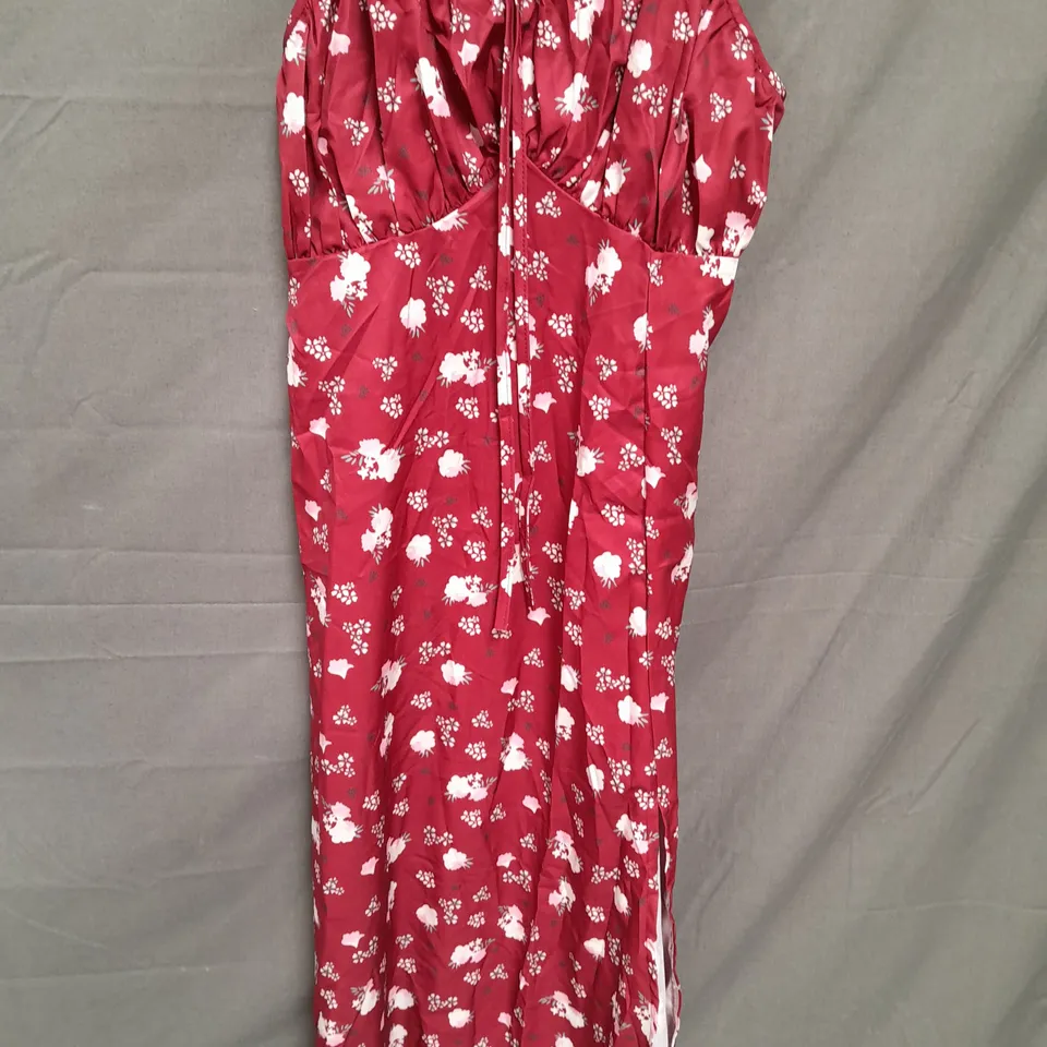 APPROXIMATELY 25 CLOTHING ITEMS TO INCLUDE JEANS AND DRESSES. ASSORTED SIZES, COLOURS AND STYLES
