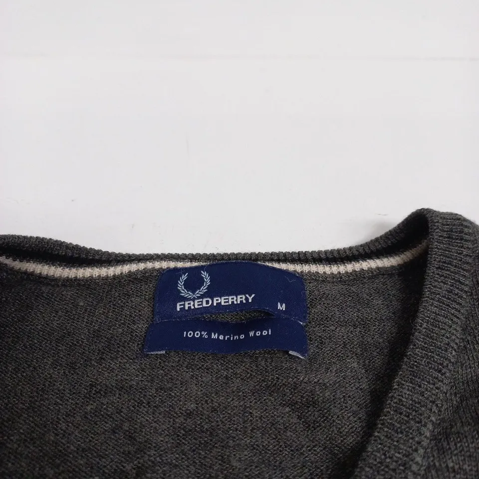 FRED PERRY MERINO WOOL JUMPER – DARK GREY, UK M (M)