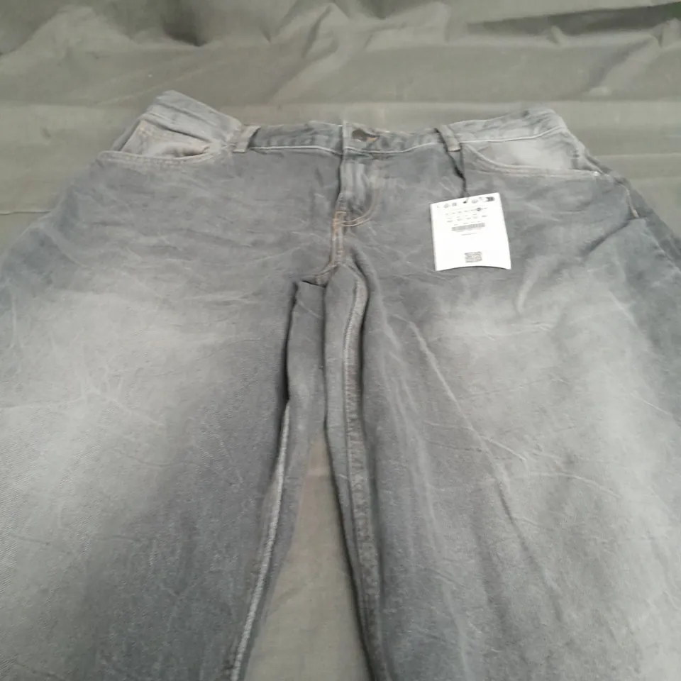 BERSHKA LIGHT GREY BAGGY LOW WAIST JEANS - EUR 42