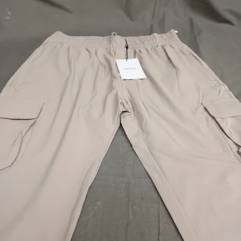ARNE UTILITY CARGO PANTS IN STONE - MEDIUM