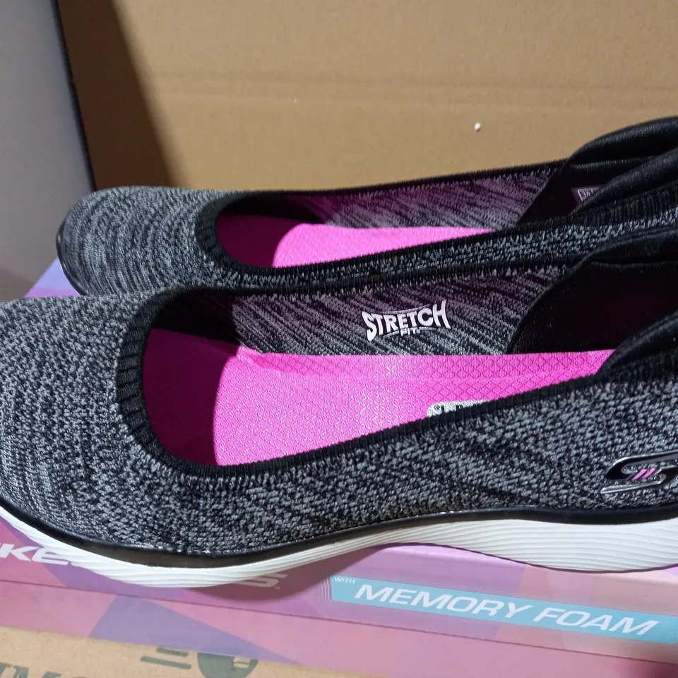 SIZE 7 SKECHERS MICROBURST PUMP CHARCOAL