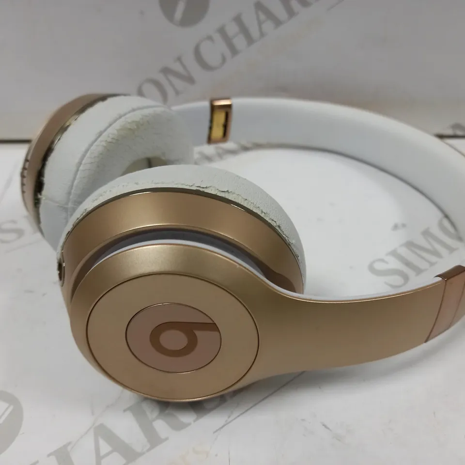 BEATS SOLO WIRELESS ON-EAR HEADPHONES IN ROSE GOLD