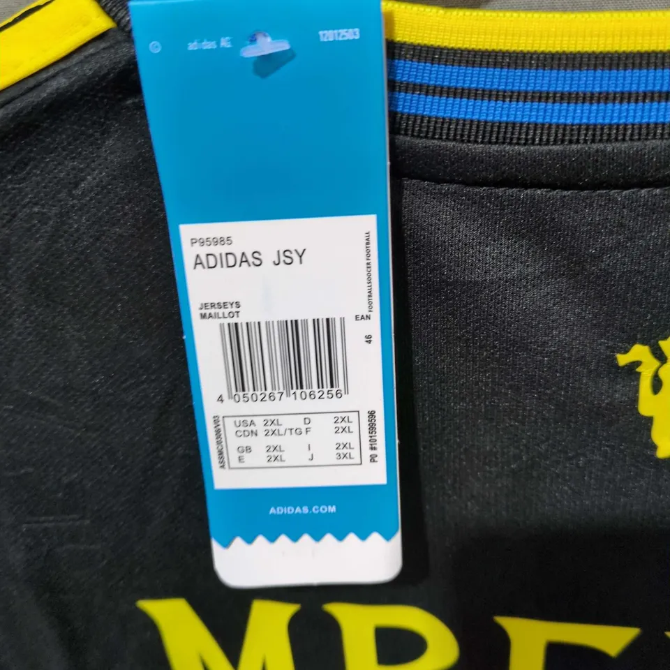 UK 2XL ADIDAS MANCHESTER UNITED FOOTBALL JERSEY – BLACK WITH YELLOW ACCENTS, NAME MBEUMO 19