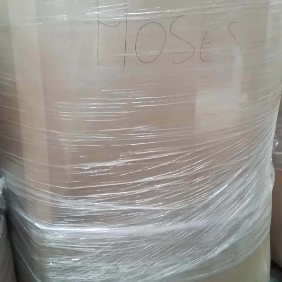 PALLET CONTAINING A LARGE QUANTITY OF HOSES