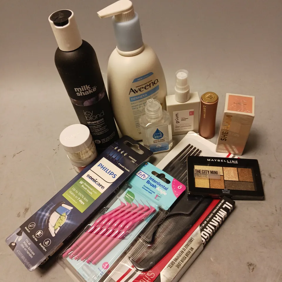 BOX OF APPROXIMATELY 12 COSMETIC ITEMS TO INCLUDE - MILKSHAKE ICY BLOND SHAMPOO - GLAMDRIP DIP PERFECT - IL MAKIAGE EYE PENCIL - ETC