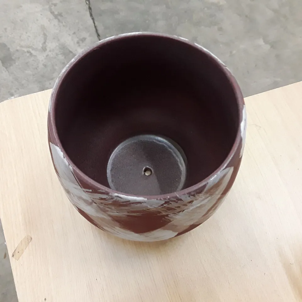 BOXED BRAND NEW ANTHROPOLOGIE BROWN CLAY YUMA ABSTRACT DESIGN POTTERY PLANT POT
