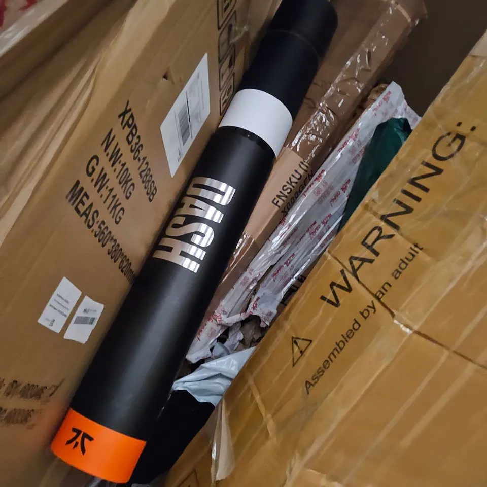 PALLET OF ASSORTED ITEMS TO INCLUDE, FOLDING FESTIVAL WAGGON, DINING CHAIRS, RUCKSAC. DASH MAT.