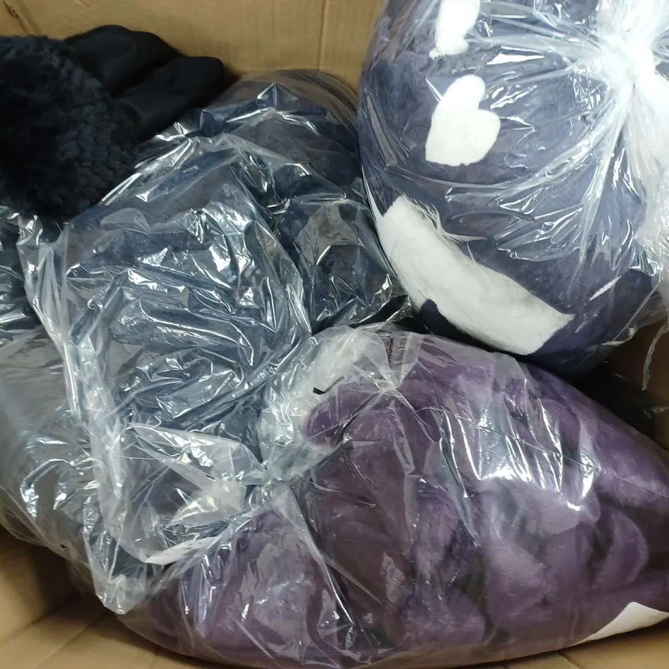 BOX OF APPROXIMATELY 15 CLOTHING ITEMS TO INCLUDE TROUSERS, CARDIGAN, JUMPER ETC