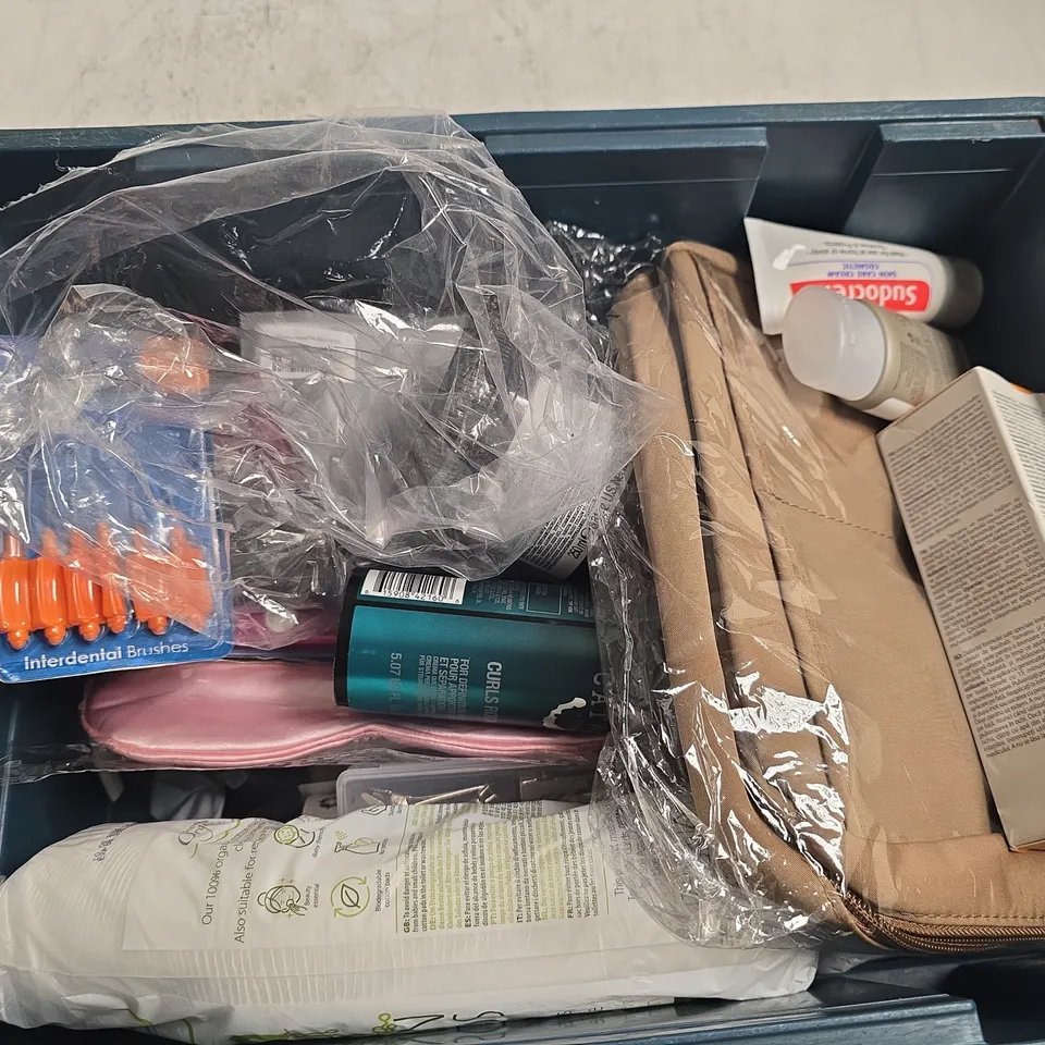 APPROXIMATELY 15 ASSORTED HEALTH & BEAUTY PRODUCTS TO INCLUDE THE ORDINARY NATURAL MOISTURISING FACTORS, DAVINES ALCHEMIC CONDITIONER, DR.C.TUNA SUN BRONZING OIL, ETC - COLLECTION ONLY