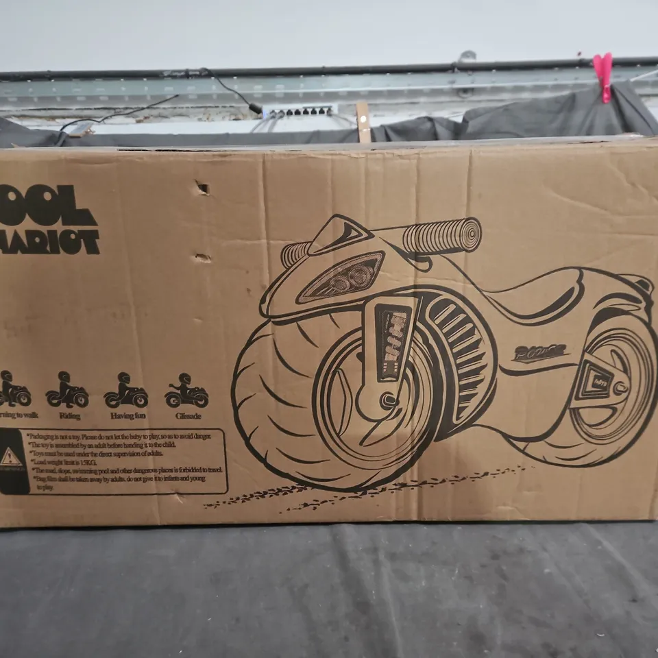 CAGE OF APPROXIMATELY 15 ASSORTED HOUSEHOLD ITEMS TO INCLUDE: SPONGES AND WALK ON BIKE