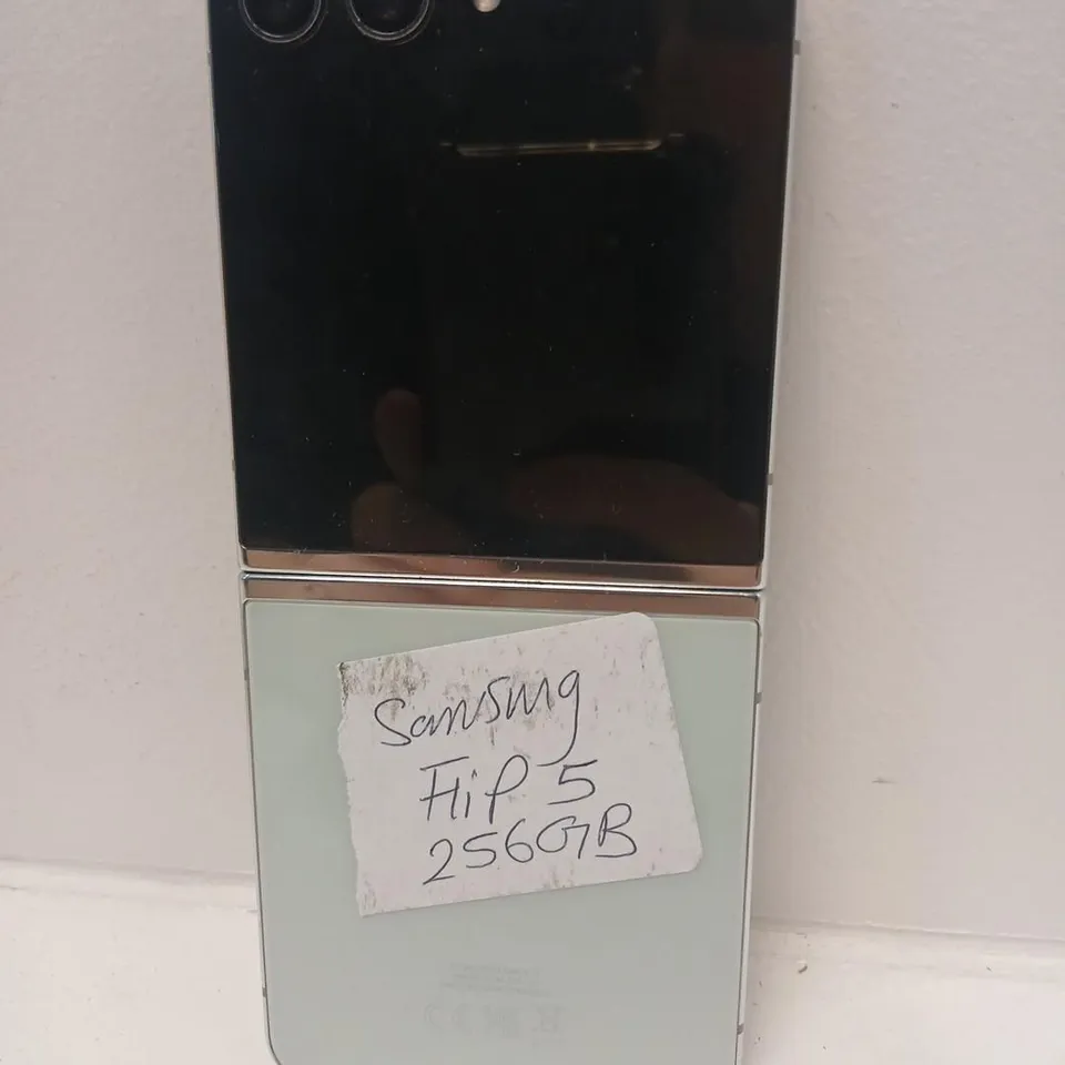 SAMSUNG GALAXY Z FLIP5 256GB – BLACK/SILVER, FLIP PHONE
