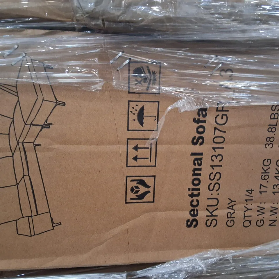 LARGE PALLET OF ASSORTED ITEMS TO INCLUDE SEWING MACHINE, ARTIFICIAL TREE, COSMETIC MIRROR AND GREY OUTDOOR CHAIR PARTS