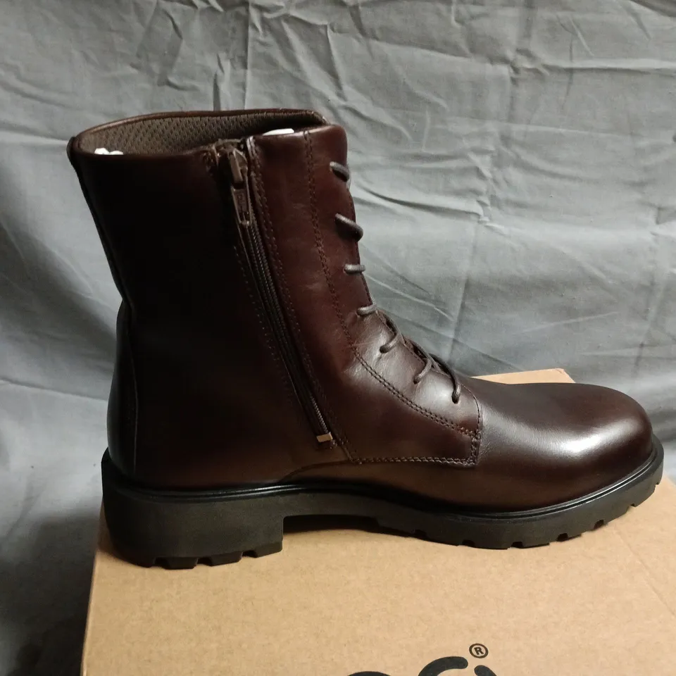 ECCO METRO VIENNA W LACE BOOT – POTTING SOIL, UK 8–8.5 (EU 42)