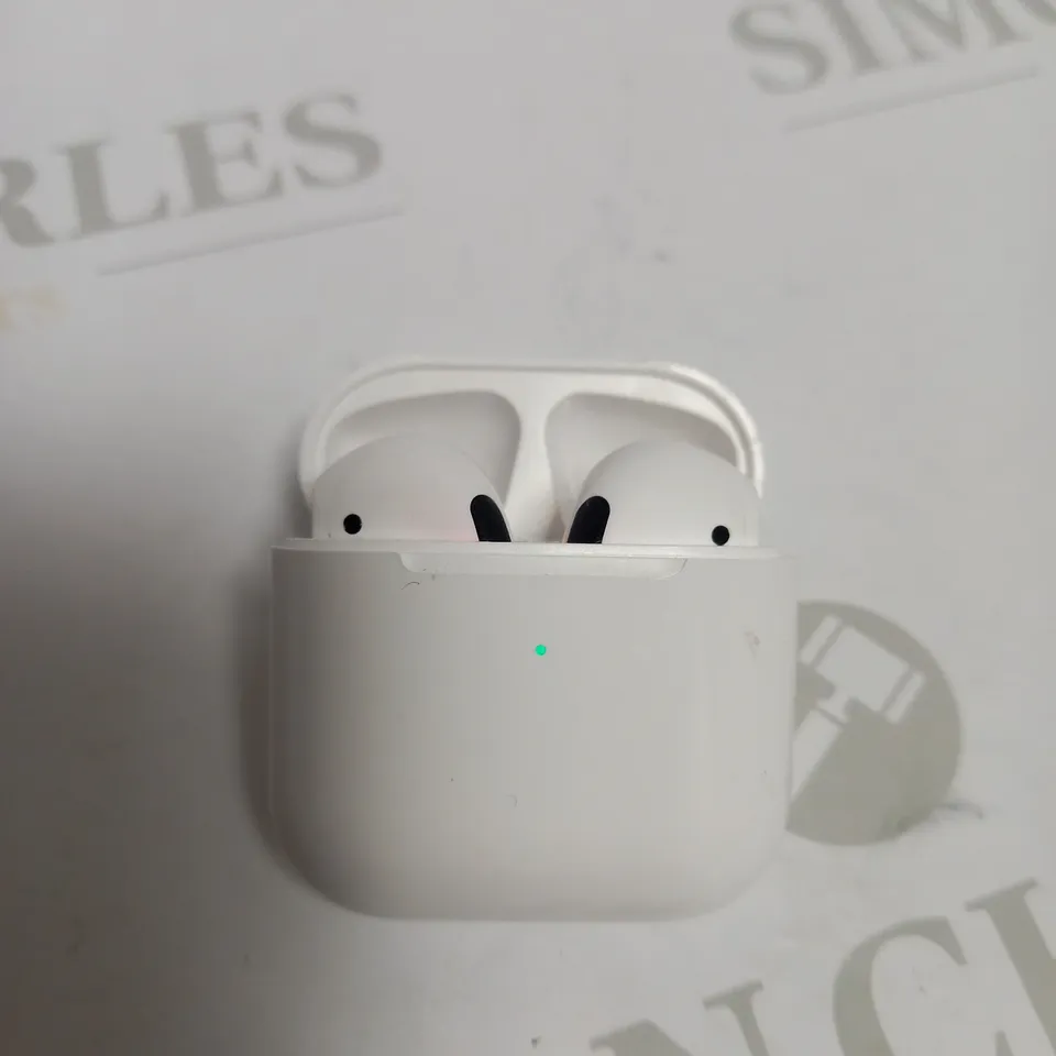 APPLE AIRPODS (2ND GENERATION)