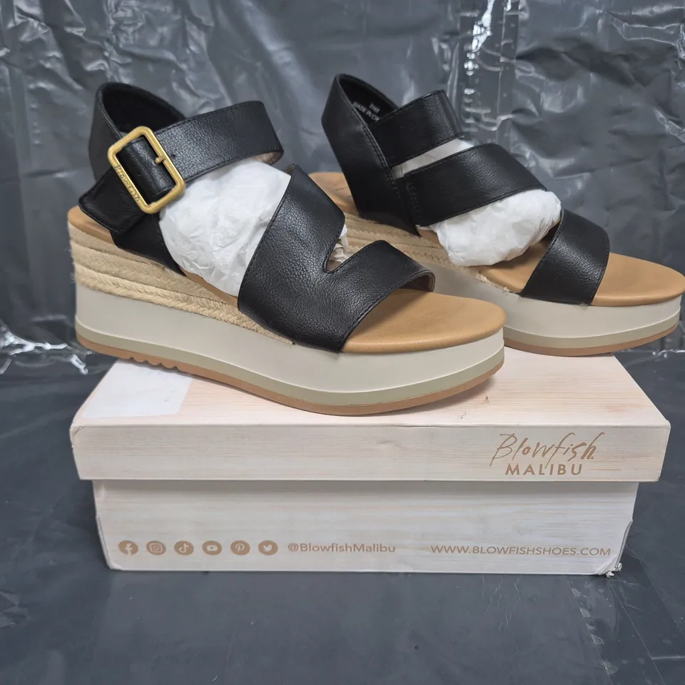 BOXED PAIR OF BLOWFISH MALIBU WEDGE SANDALS IN BLACK SIZE 7
