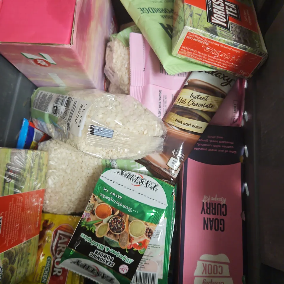 APPROXIMATELY 12 ASSORTED FOOD ITEMS TO INCLUDE - ARBORIO RISSOTO RICE - GRIND COFFEE PODS - HOTEL CHOCOLAT MINT BATONS - ETC