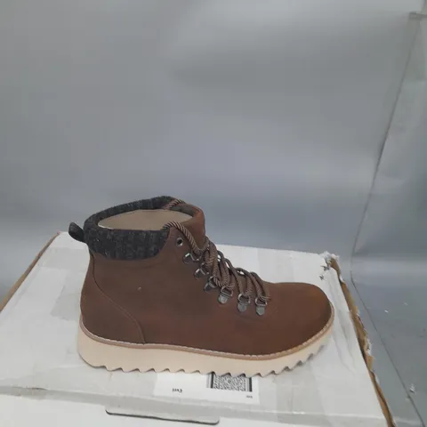 SKECHERS BOBS HIKING BOOTS BROWN - SIZE 6 1/2