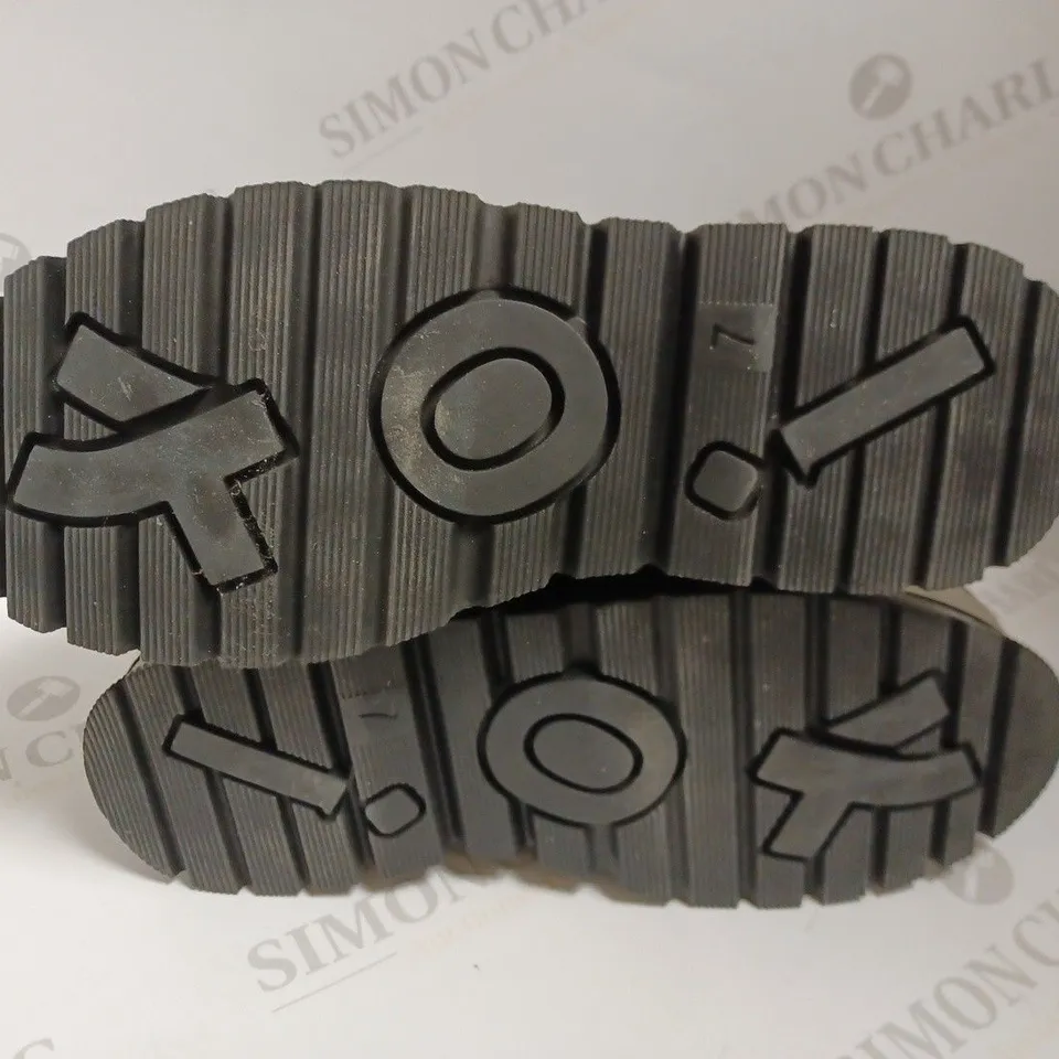 KOI VEGAN BORIN HARDWARE PLATFORM BOOTS - SIZE 7