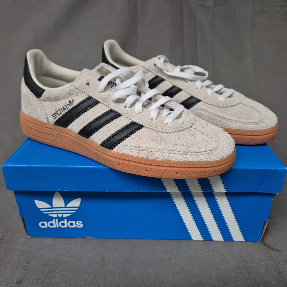 BOXED PAIR OF WOMEN'S HANDBALL SPEZIAL SHOES IN BEIGE/BLACK UK SIZE 5