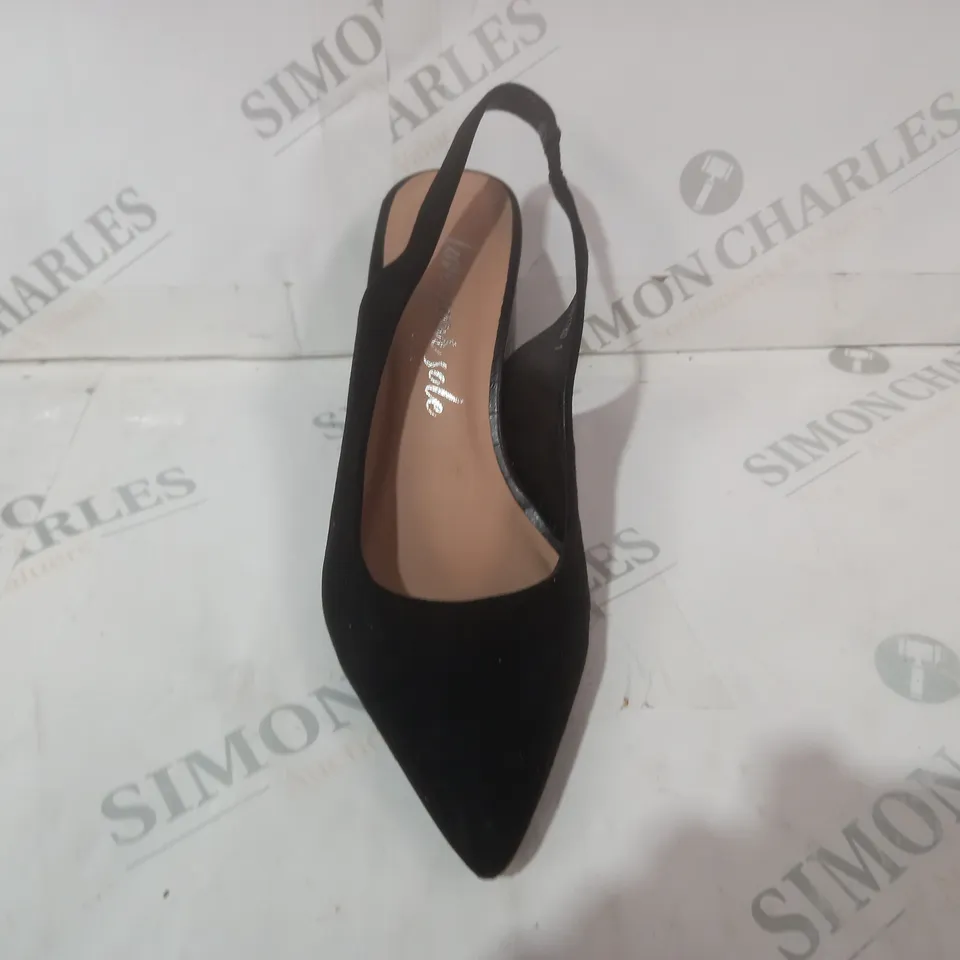 BOXED PAIR OF NEW LOOK LOVE YOUR SOLE POINTED TOE BLOCK HEEL SHOES IN BLACK SIZE 4