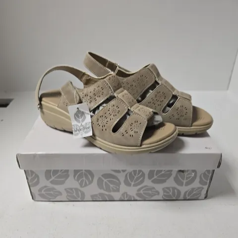 SHOE TREE COMFORT BEIGE SANDALS – UK 4