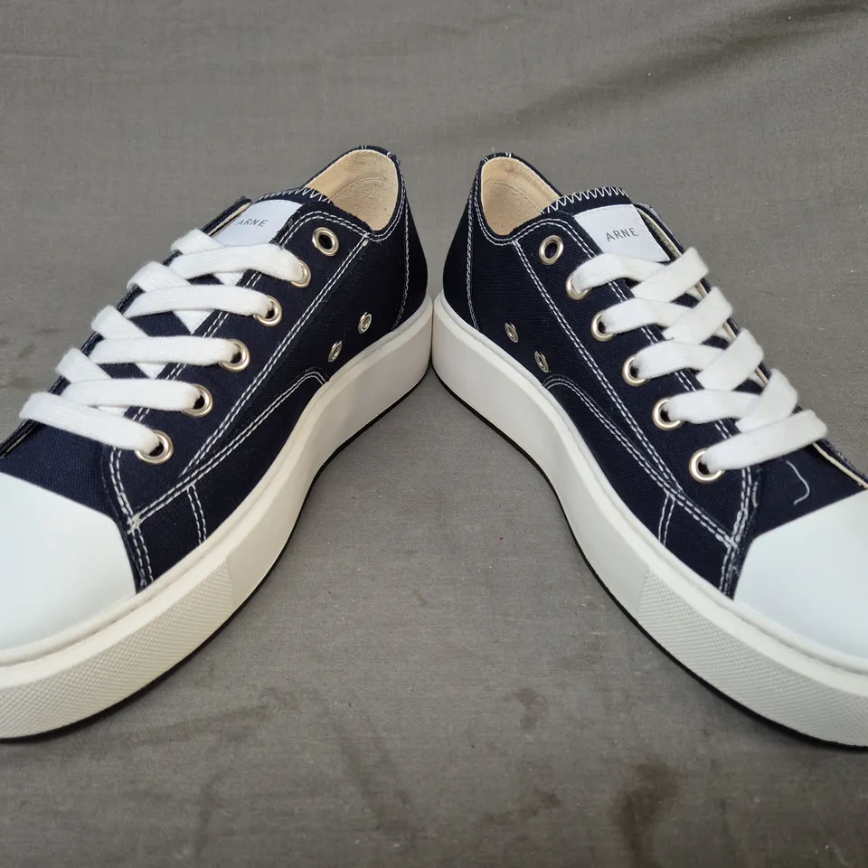 BOXED PAIR OF ARNE HOME RUN SHOES IN NAVY UK SIZE 8