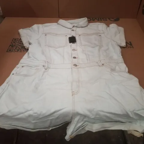 BOX CONTAINING APPROXIMATELY 12 BRAND NEW SIMPLY BE BLEACH WASH DENIM PLAYSUITS - SIZE 22