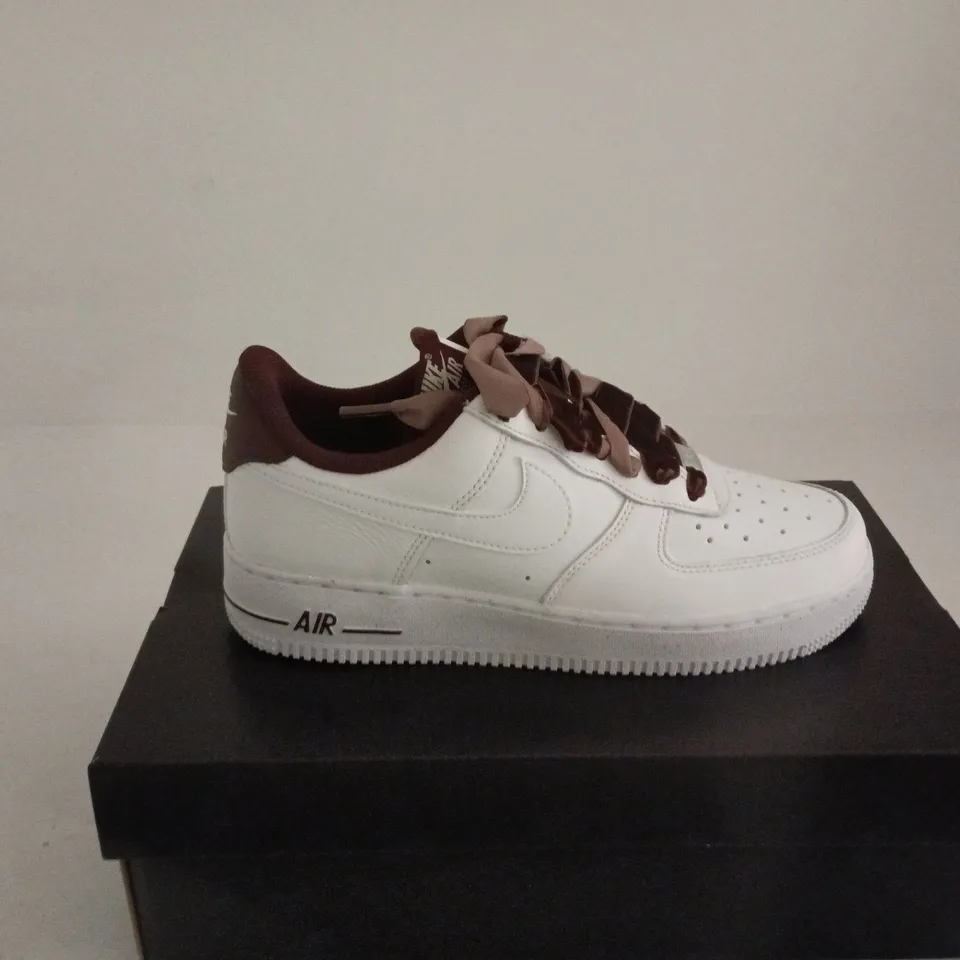 NIKE AIR FORCE 1 07 VINTAGE WHITE TRAINERS UK 5.5 BOXED