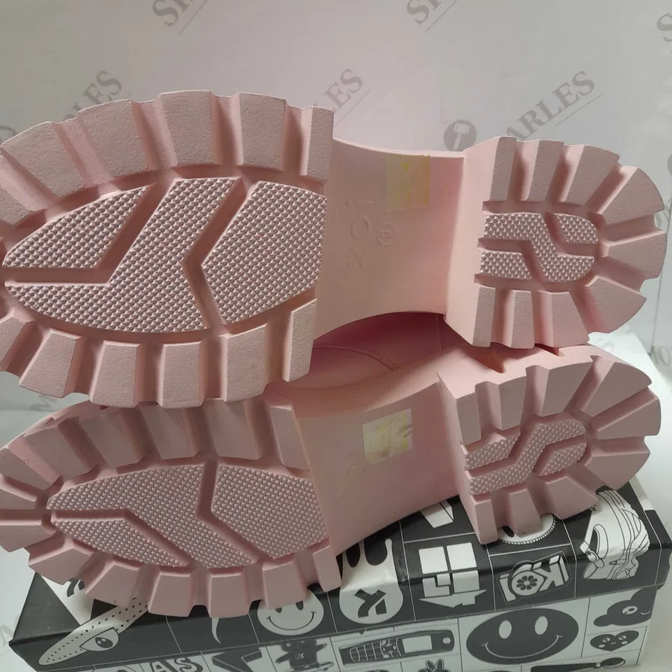 KOI BANSHEE LIGHT PINK BOOTS - SIZE 9