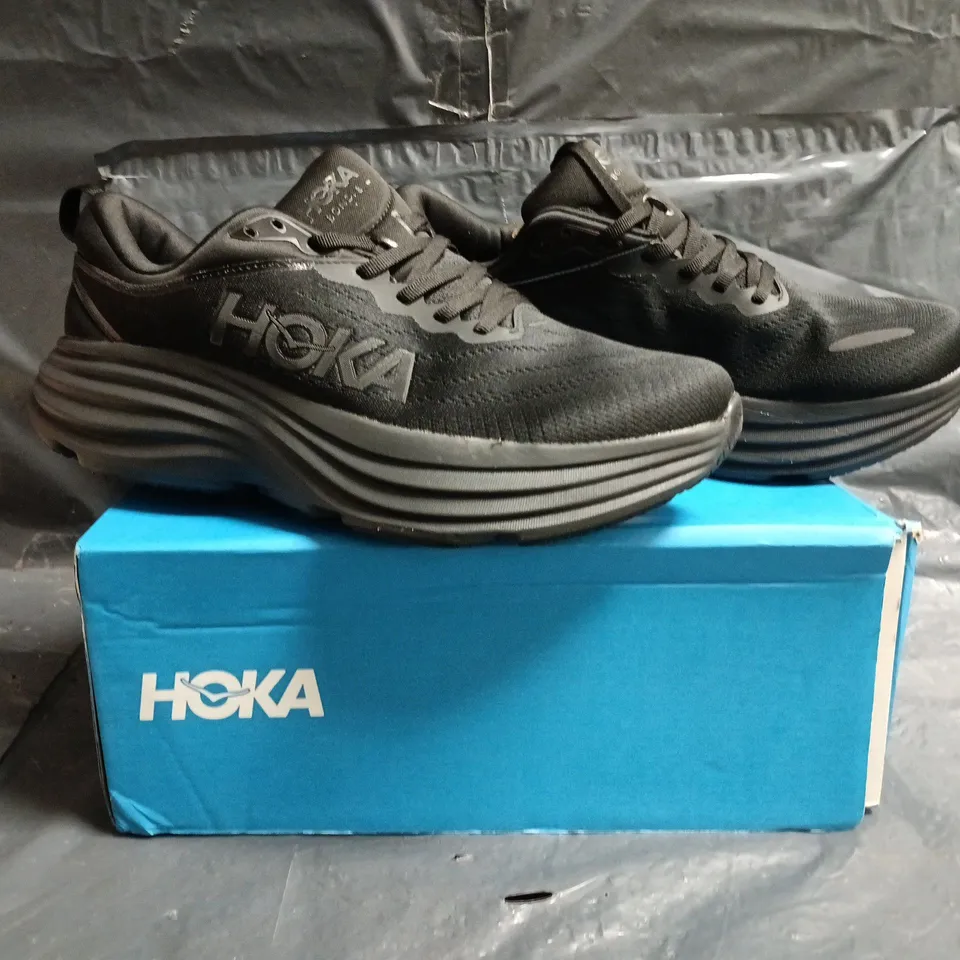BOXED PAIR OF HOKA M BONDI 8 TRAINERS IN BLACK SIZE UK 9.5