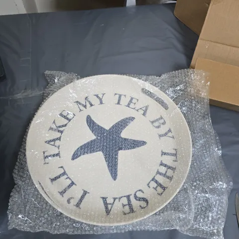 CERAMIC DECORATIVE PLATE WITH BLUE STARFISH MOTIF